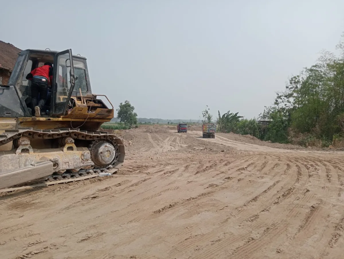 Galian Tanah Perusahaan Properti untuk Uruk Jalan di Jombang, Begini Fakta Perizinannya