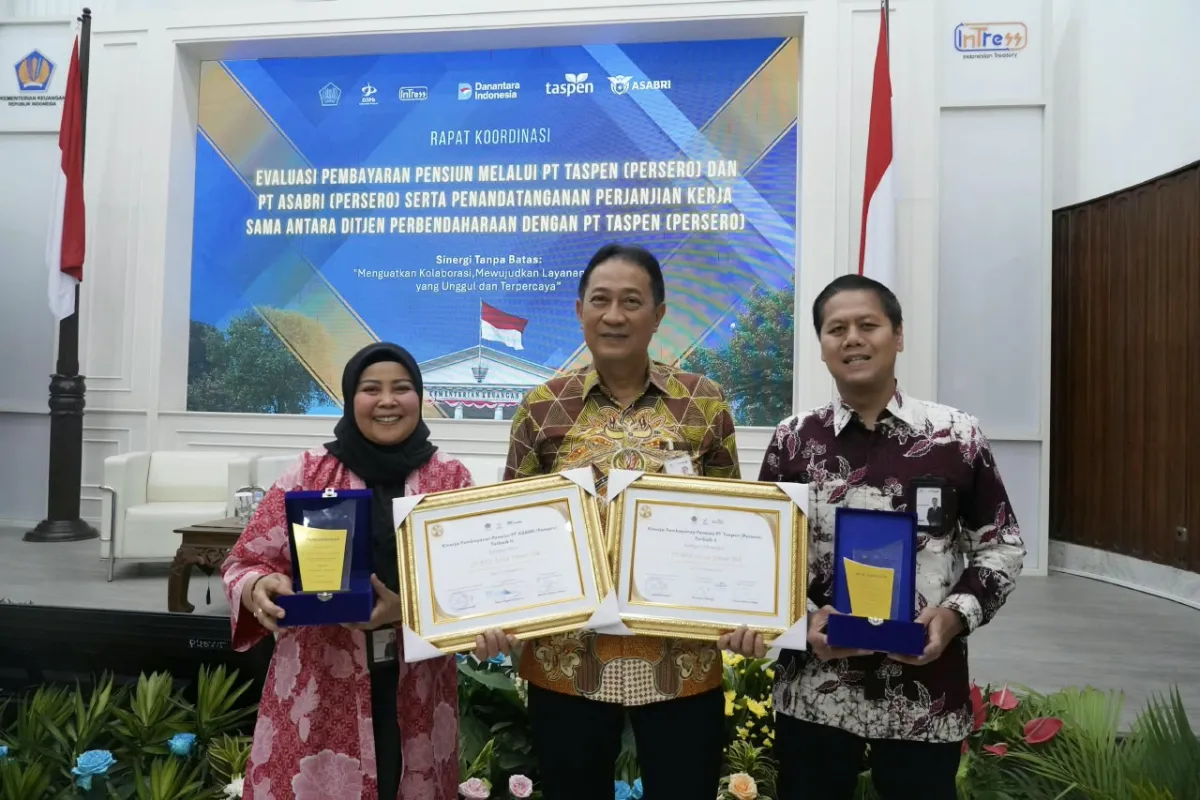 Perkuat Kinerja Bisnis dan Kualitas Layanan, Bank Jatim Raih Tiga Penghargaan