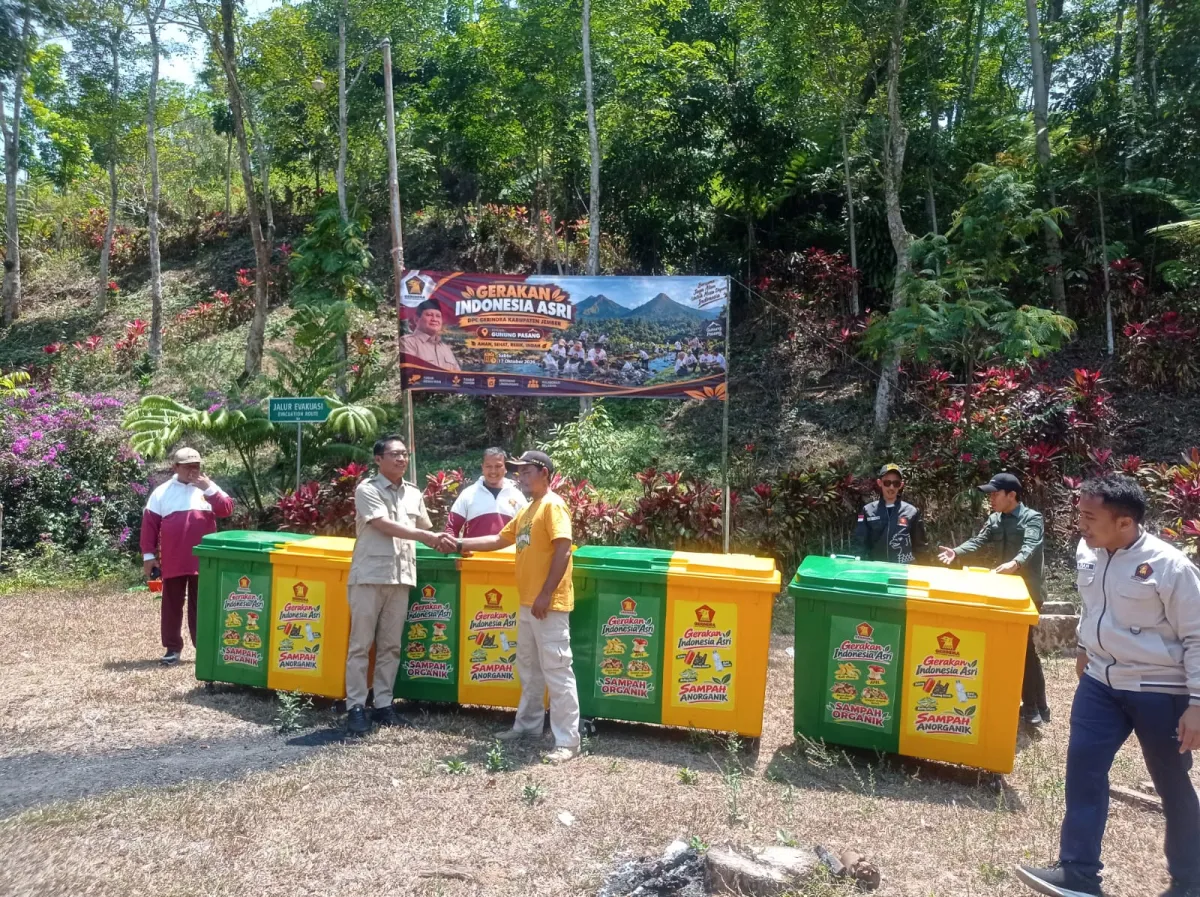 Gerindra Jember Tanam Pohon Produktif hingga Tebar Benih Ikan di Gunung Pasang