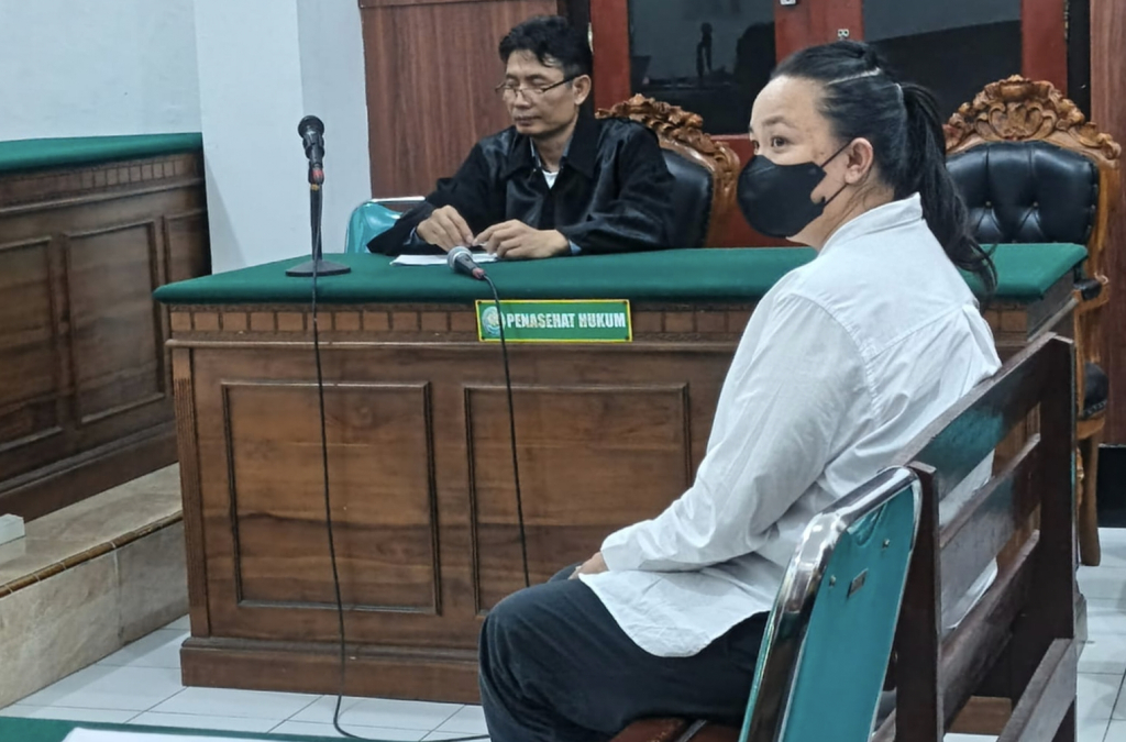 Theresia Febyane Penadah Mobil Bodong Divonis 7 Bulan Penjara, Pengunjung Sidang Tantang Wartawan