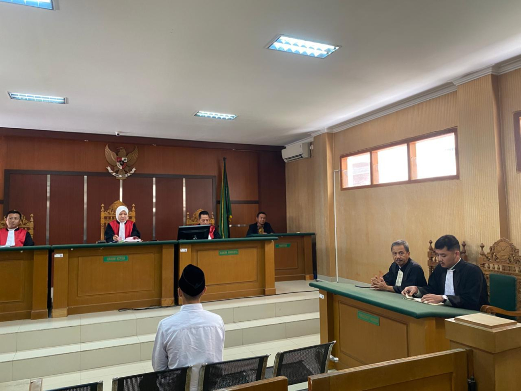 Lempar Molotov saat Demo DPRD Kota Madiun, Terdakwa Vical Divonis 4 Bulan 20 Hari Penjara