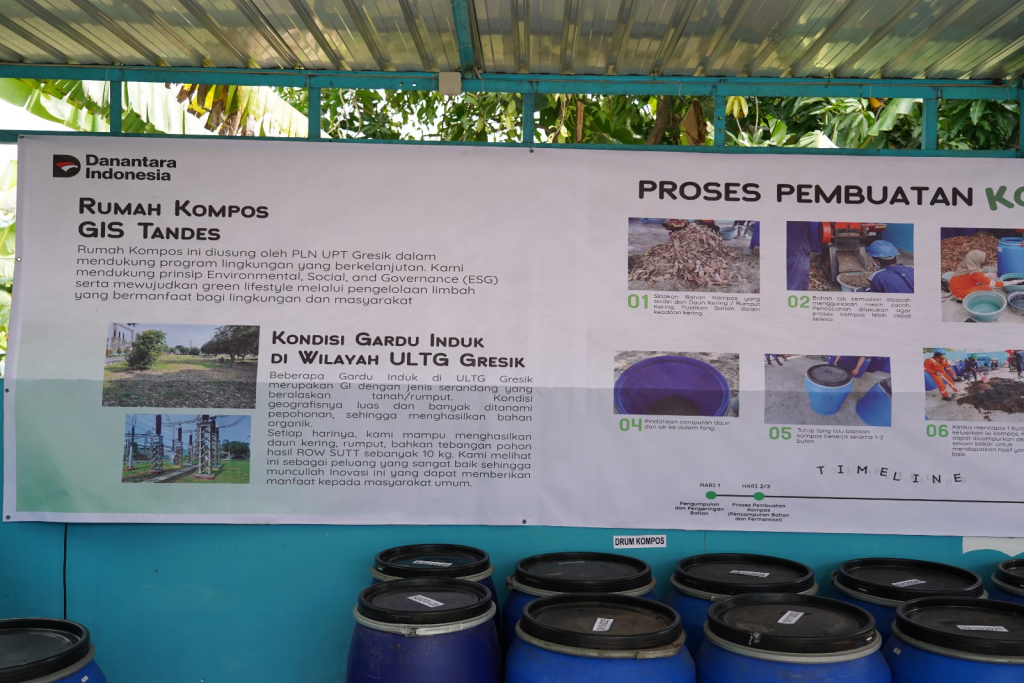 PLN UIT JBM Bagikan Ratusan Kilogram Pupuk Kompos Gratis di Gresik, Semarakkan Peringatan Bulan K3 Nasional