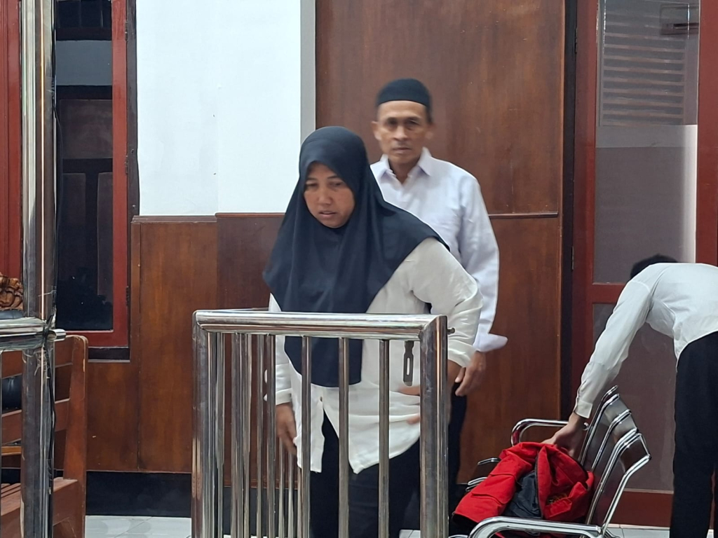 Oplos Beras, Lasianah dan Moh. Robby, Pasutri Pemilik Toko Anjaya Dituntut 2 Tahun Penjara