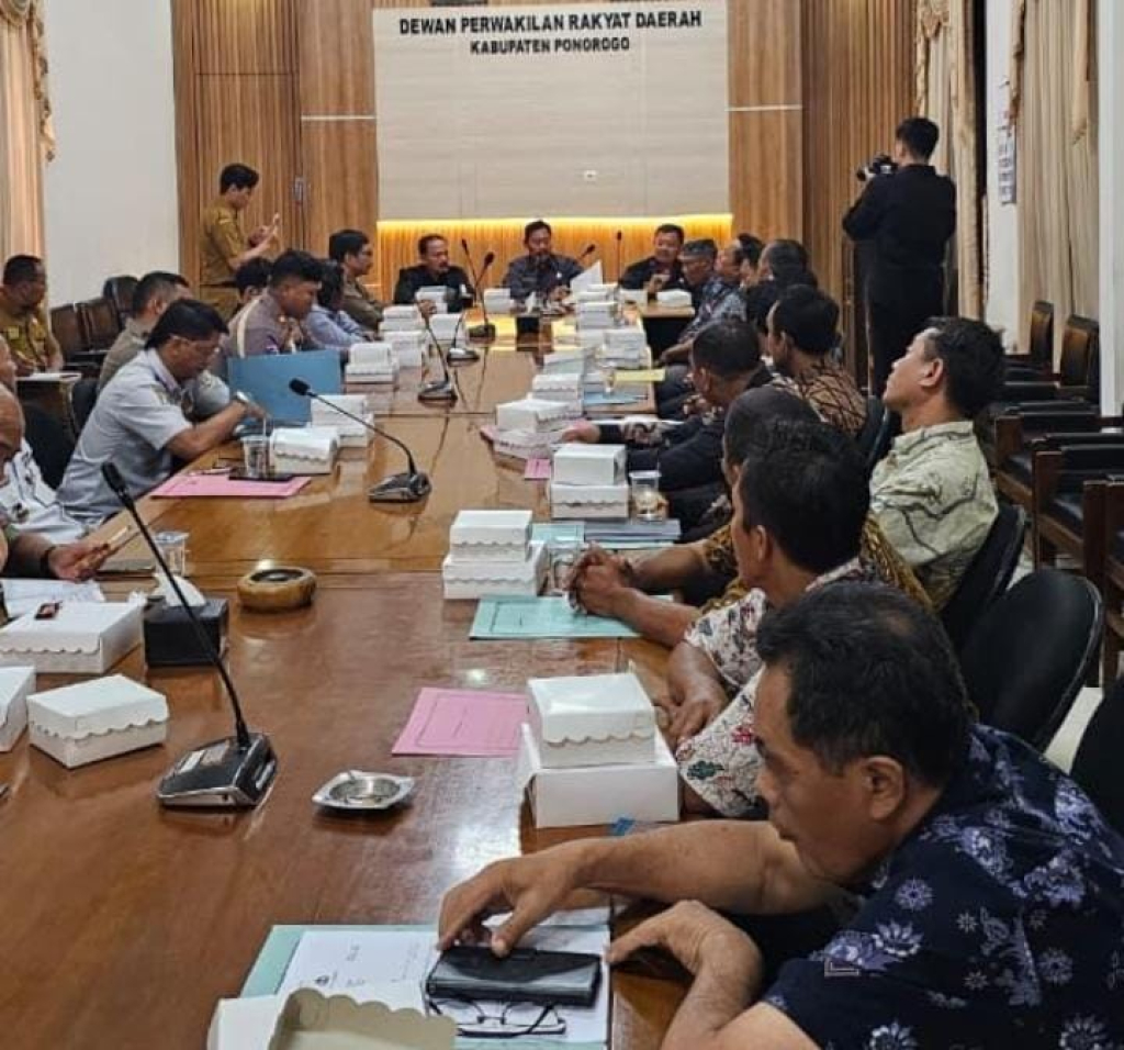 Kereta Kelinci Marak di Jalan dan Dibiarkan, Asosiasi Sopir Bus Lurug DPRD Ponorogo