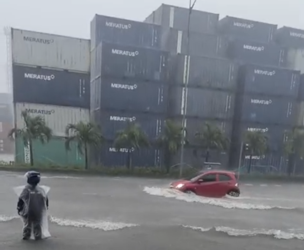 Banjir Tenggelamkan Jakarta, Genangan Air Mencapai 20 cm hingga 1 Meter