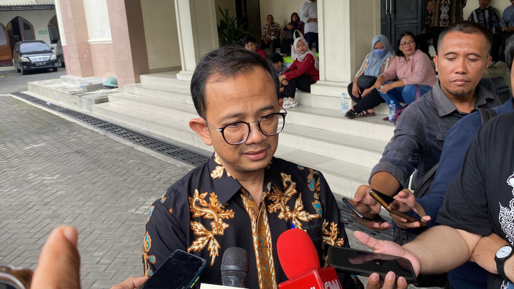 Khofifah Mangkir dari Sidang Korupsi Dana Hibah Jatim, Minta Jaksa KPK Jadwalkan Ulang