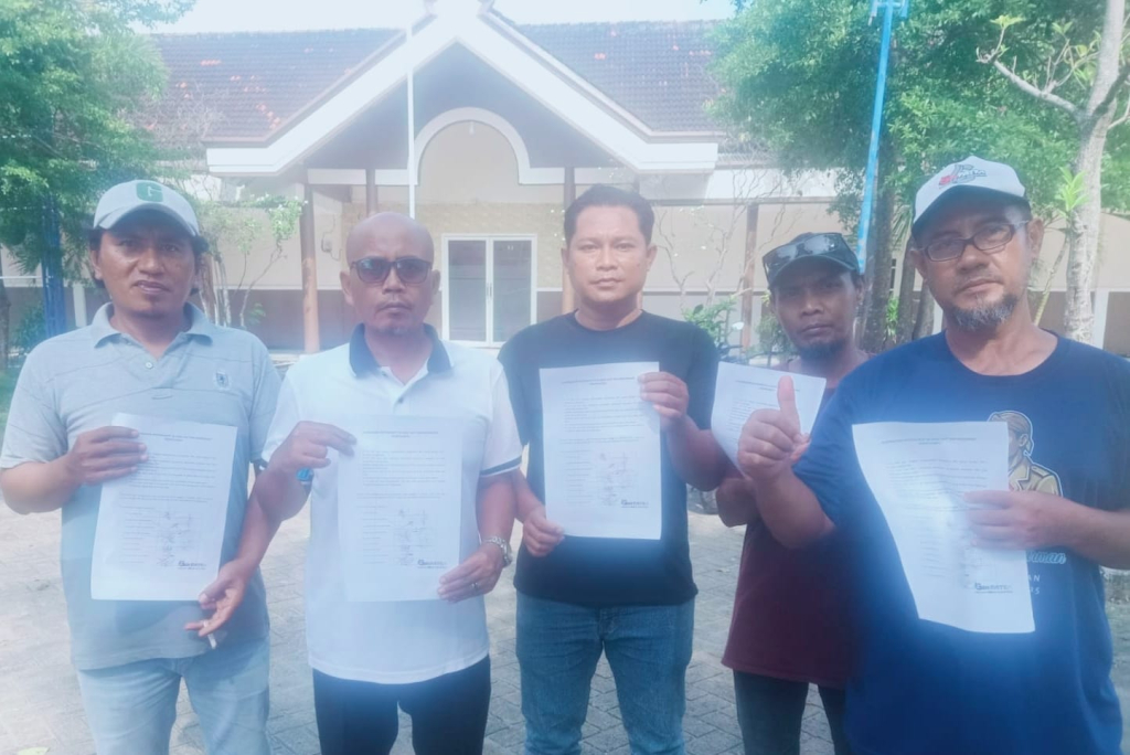 Warga Sedayulawas Geruduk Kantor Desa, Pertanyakan Soal IPAL PT. QL Hasil Laut Lamongan