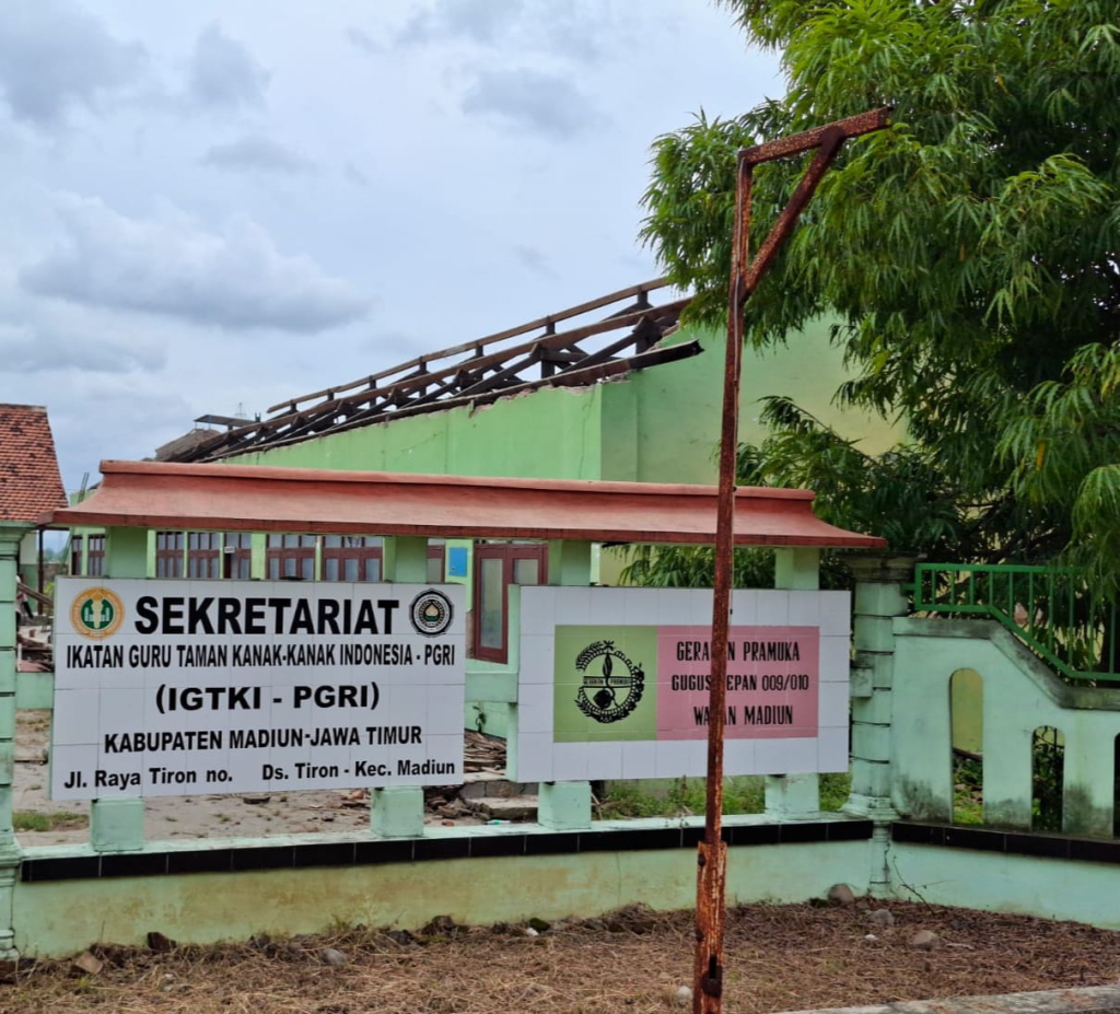 Usut Dugaan Penjualan Material Bongkaran SDN Tiron 03, DPMD Kabupaten Madiun Turunkan Tim ke-Desa Tiron