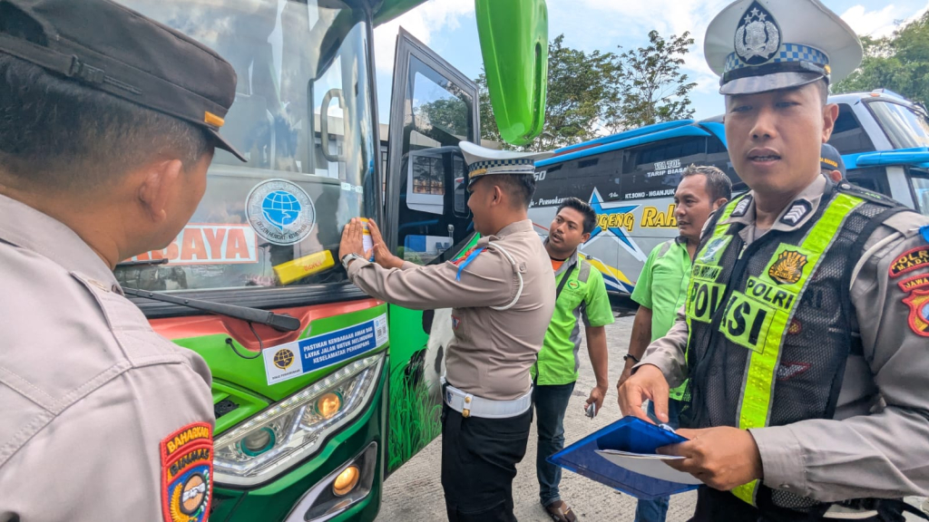 Polres Madiun Gelar Ramp Check Angkutan Umum di Terminal Madiun