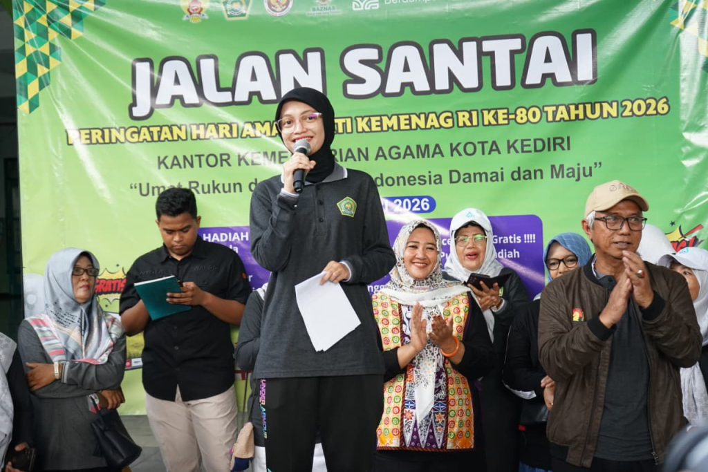 Semangat Kerukunan Mengalir di Kota Kediri, Mbak Wali Berangkatkan Jalan Santai Hari Amal Bakti Kemenag ke-80