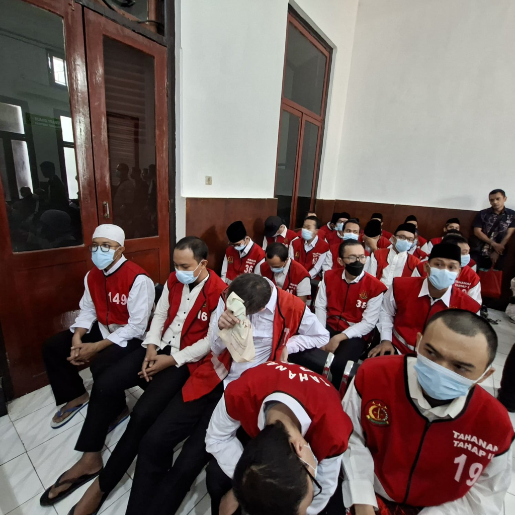 34 Terdakwa Pesta Seks Sesama Jenis Diadili