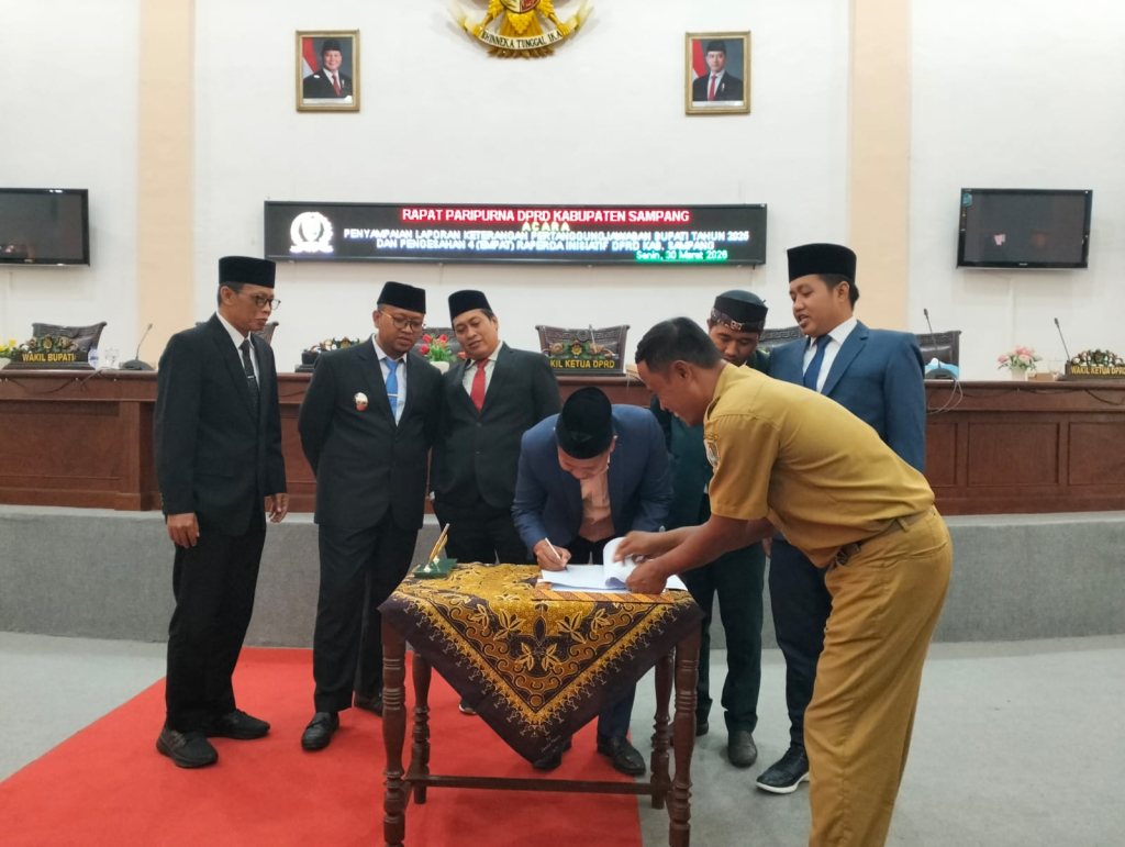 Sidang Paripurna DPRD Kabupaten Sampang, LKPJ Bupati 2025 dan 4 Raperda Inisiatif Berjalan Mulus