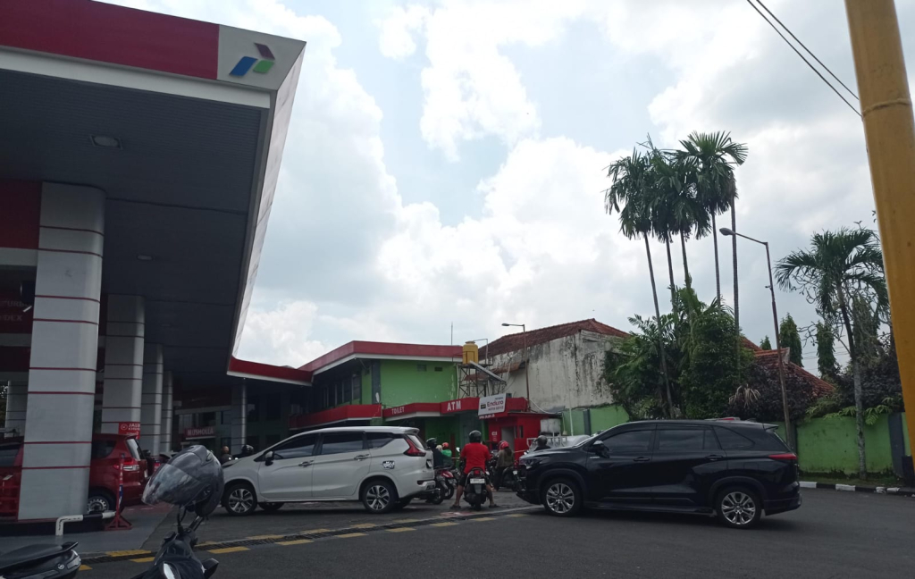 Panic Buying Mereda, Antrean BBM di SPBU Jember Mulai Normal