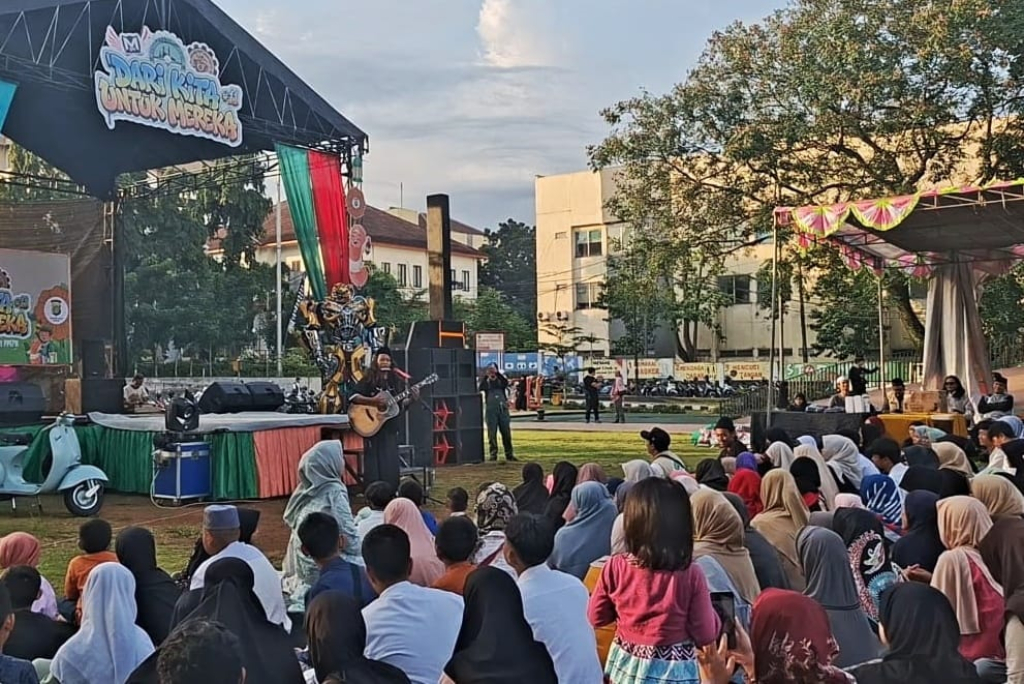 Santunan dan Berbagi Takjil Warnai Aksi Sosial Komunitas Pengajian Scooterist di Depok