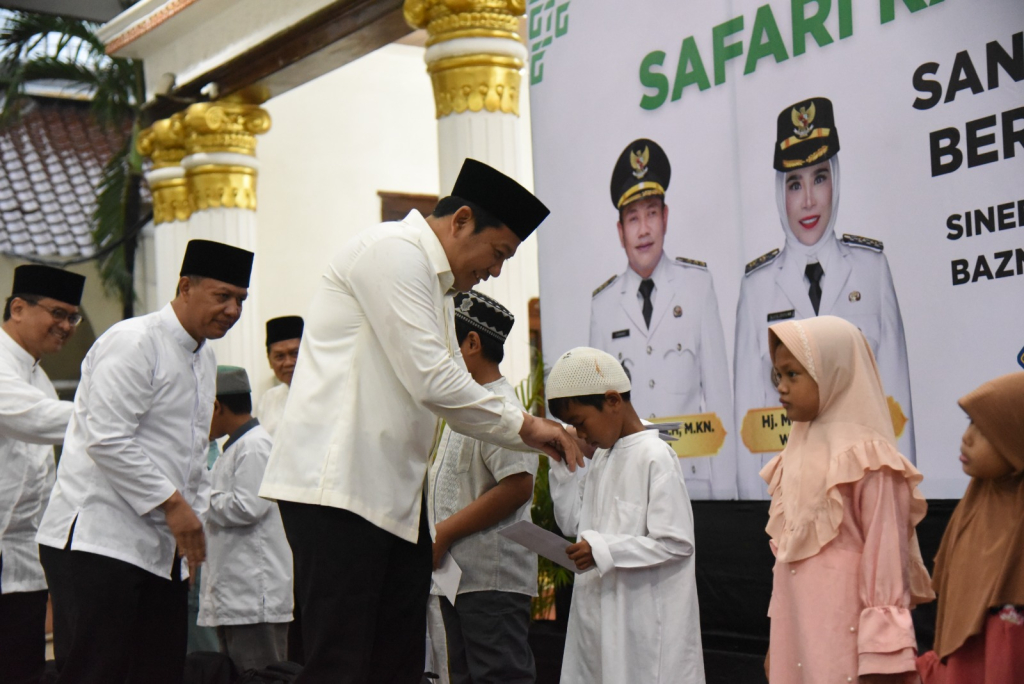 Pemkab Sidoarjo, Baznas Sidoarjo dan Jatim serta Yayasan Siantar Top Peduli Santuni Seribu Anak  Yatim