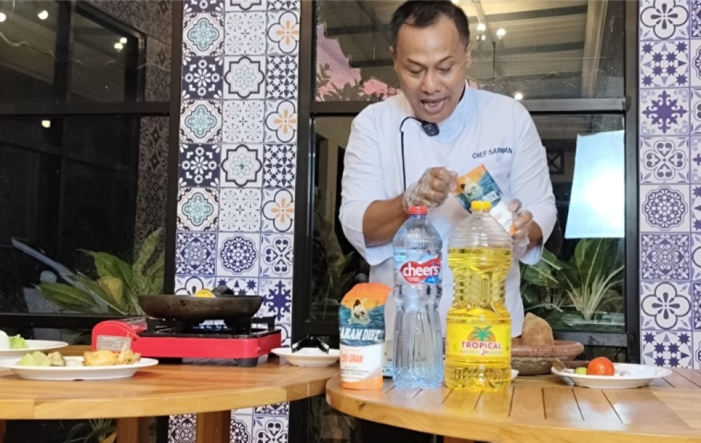 Chef Katrok Bongkar Resep Masak Nasi Tempong: Tetap Pedas, Tapi Lebih Sehat dengan Garam Diet