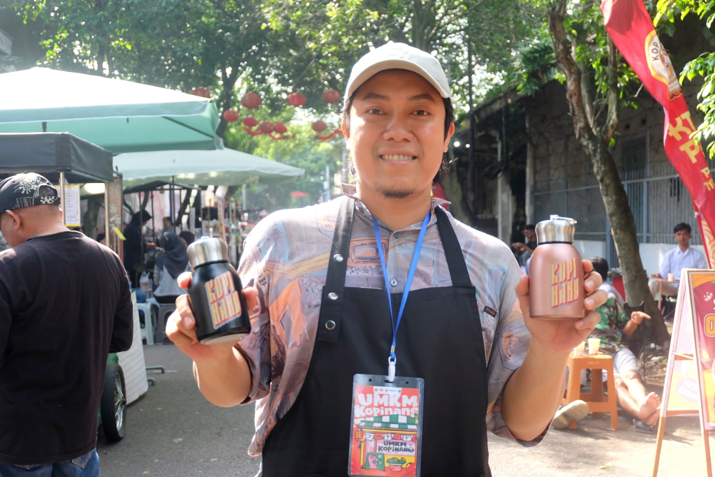 Kopinang Bangun Kebiasaan Baru: Ngopi Pakai Tumbler untuk Kurangi Sampah Plastik