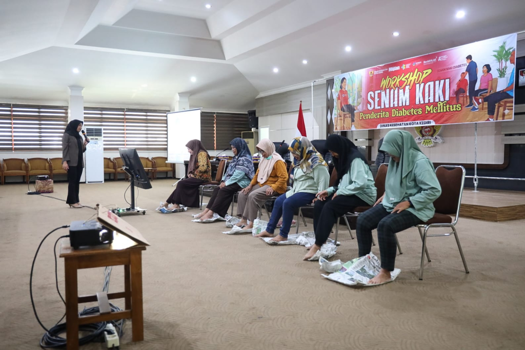 Kasus Diabetes Naik, Dinkes Kota Kediri Ajak Warga Cegah Komplikasi Lewat Senam Kaki