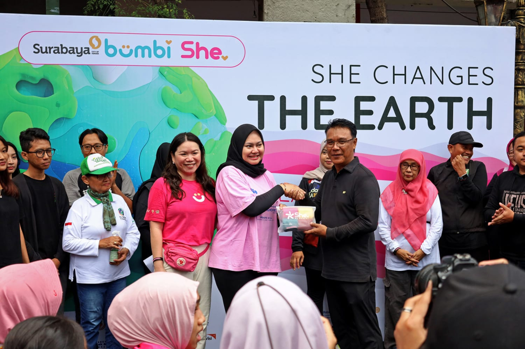 Peringati Hari Bumi, Pemkot Surabaya dan Bumbi Deklarasikan Gerakan Kurangi Pemakaian Pembalut Sekali Pakai