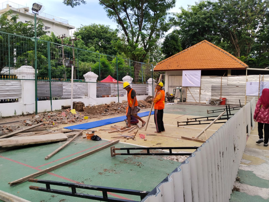 Pemkot Surabaya Gelontorkan Dana Rp 608 Juta untuk Kanopi PN Surabaya, Apa Urgensinya?