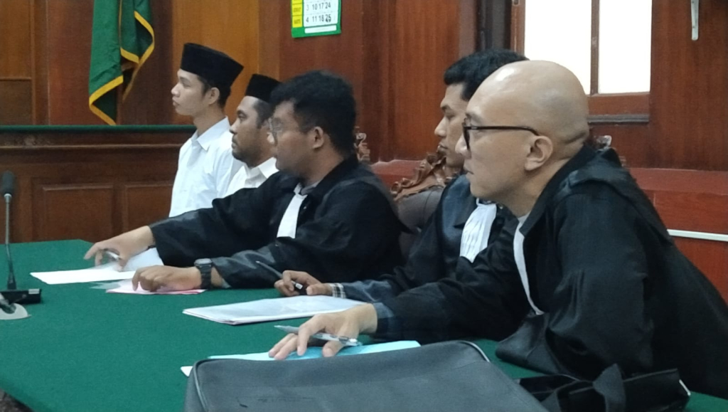 Pengedar Sabu di Menganti, Rochmad dan Tri Sutrisno, Diadili di PN Surabaya