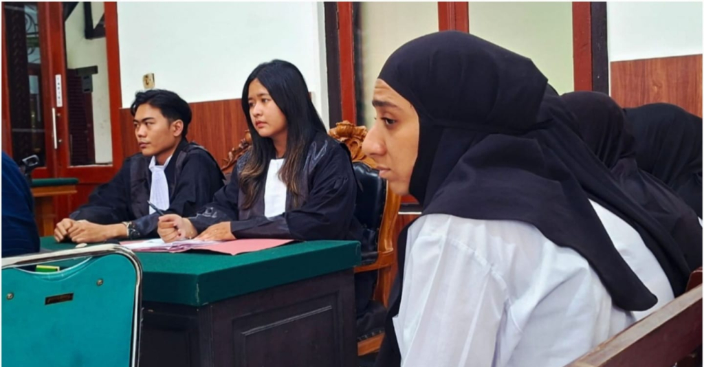 CCTV Bongkar Aksi Pencurian di Toko Emas Pacar Keling, Empat WNA Dituntut 3,5 Tahun Penjara