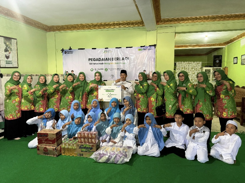 Pegadaian Rayakan HUT ke-125 dengan Aksi Nyata, 560 Dhuafa di Jawa Timur Terima Bantuan