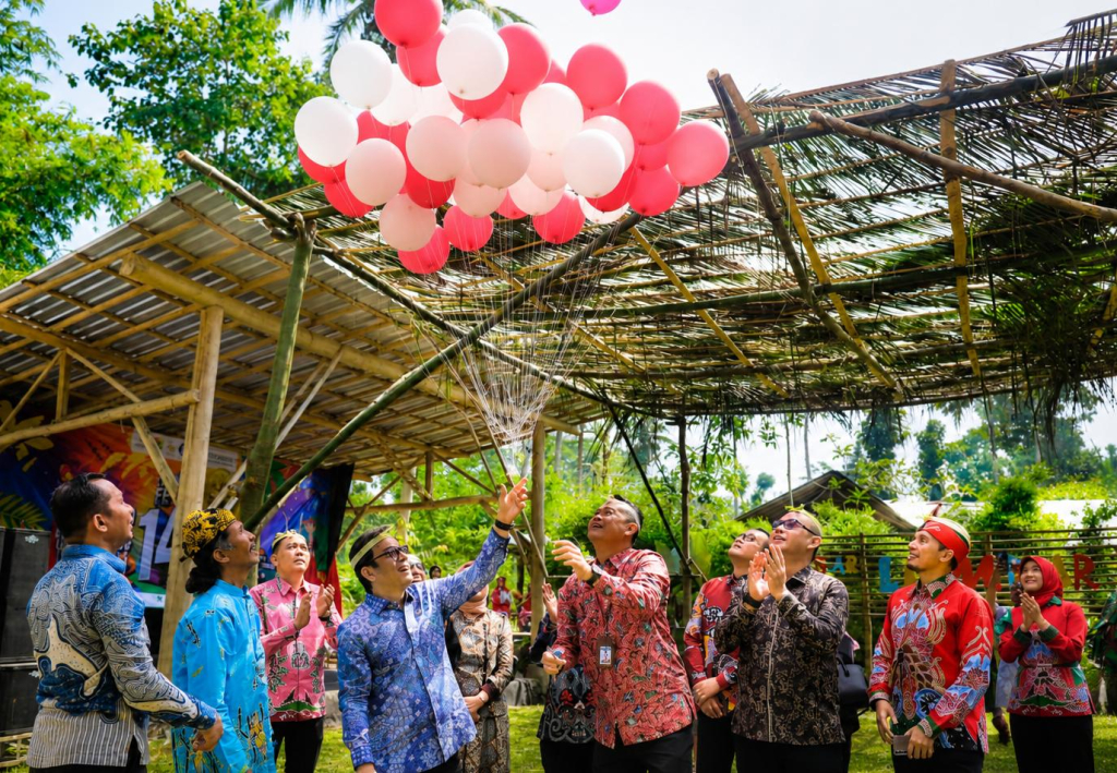 Festival Egrang Tanoker Ledokombo Jember, Nafas Baru Generasi Digital