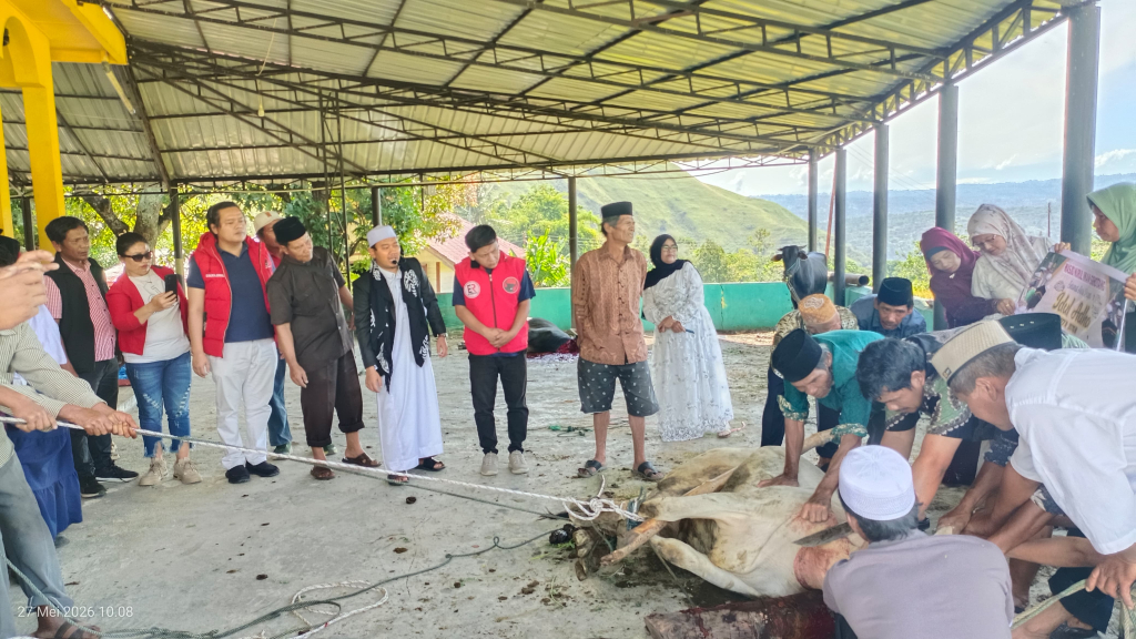 PDIP DPC Kabupaten Samosir Menyerahkan Daging Kurban di Kenegerian Sihotang