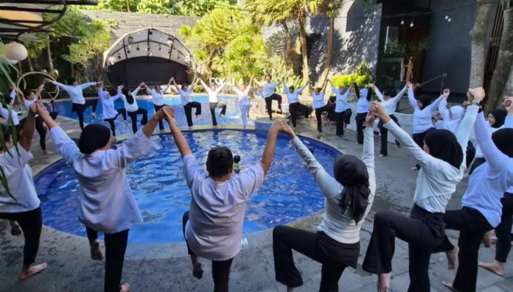 Yoga Eksklusif di Aston Inn Batu Disambut Antusias, Hadirkan Pengalaman Sehat di Tengah Sejuknya Alam Kota Batu