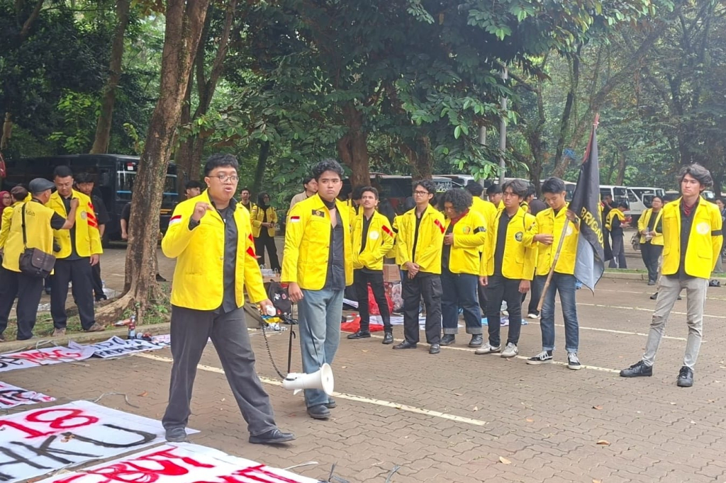 Ribuan Mahasiswa Kepung Bundaran HI, BEM UI Kritik Kondisi Ekonomi Saat Ini