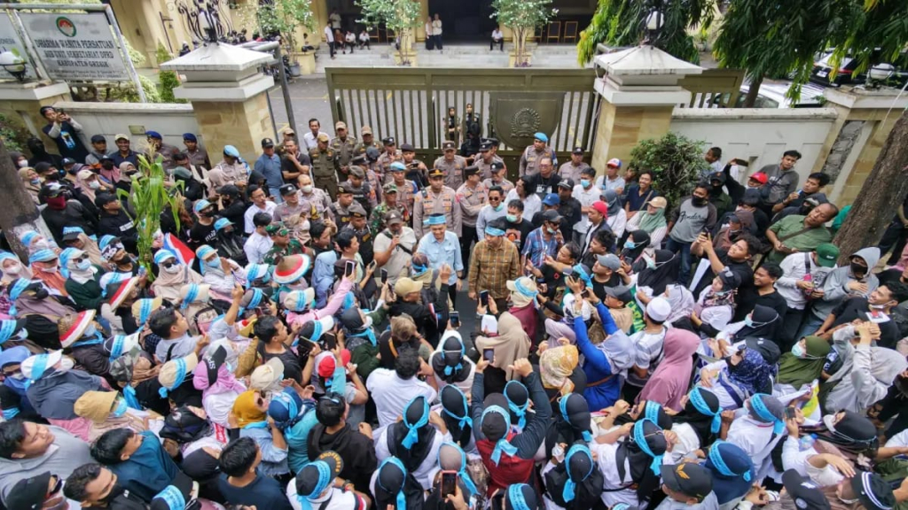 Warga Gresik Ikut Demo Dukung Program Makan Bergizi Gratis