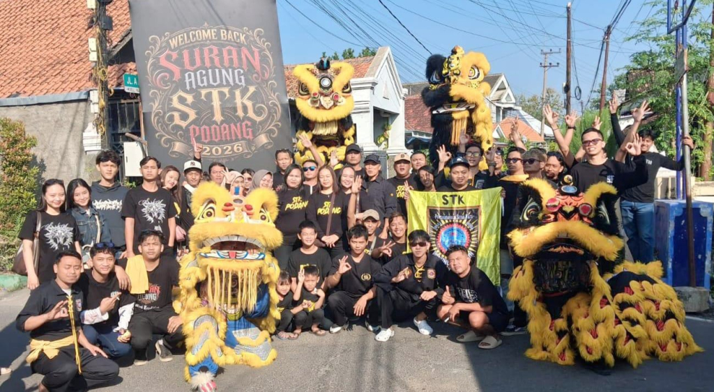 Pertunjukan Barongsai STK Podang, Semarakkan Tradisi Suran Agung PSHW TM Pusat Madiun