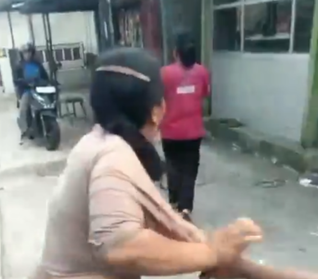 Emak-Emak Kepergok Nyopet di Angkot, Menangis sambil Sebut Nama Tuhan