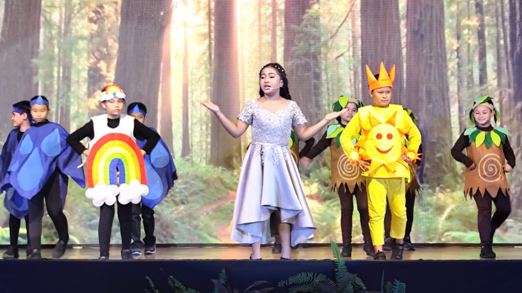 350 Siswa SD Santa Maria Surabaya Gaungkan Aksi Selamatkan Bumi Lewat Drama Musikal