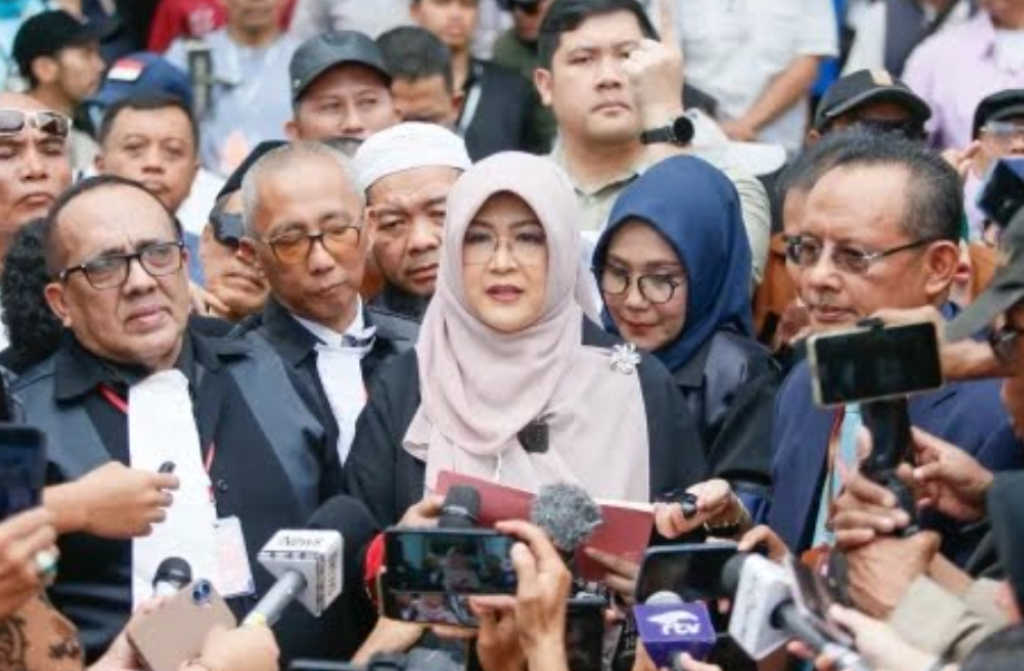 dr. Tifa Minta Jokowi Hadir Langsung di Persidangan dan Tunjukan Ijazah