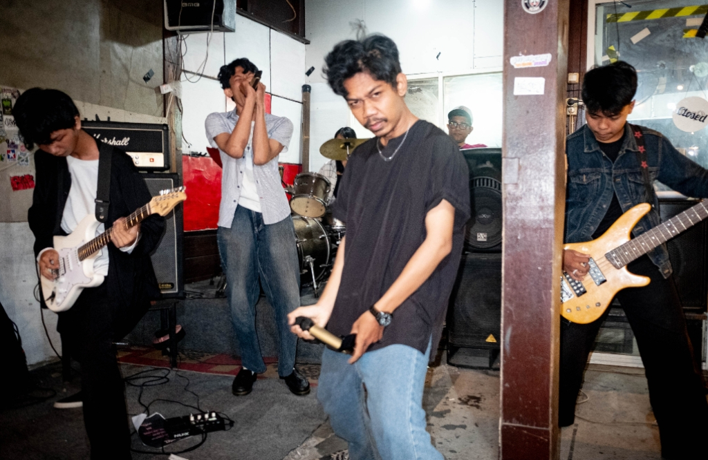 Band yang keren siap tampil di sini!