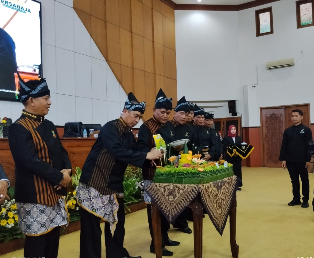 Paripurna Hari Jadi ke-458, Ketua DPRD Sebut Rentetan Penghargaan Bukti Kemajuan Kabupaten Madiun