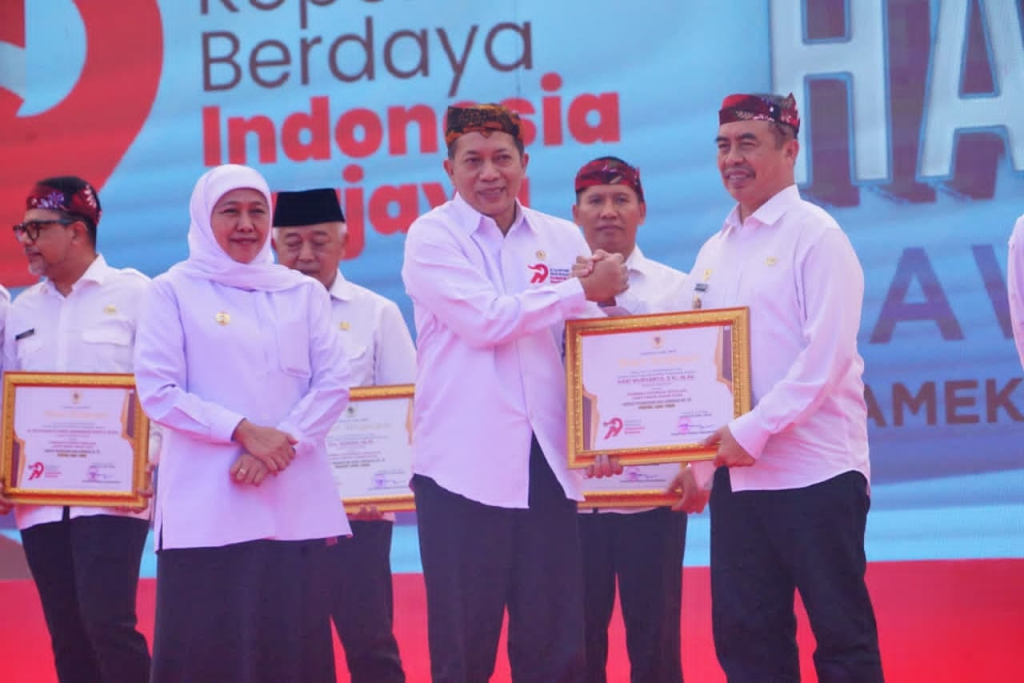 Bupati Madiun Raih Penghargaan Pembina Koperasi Andalan Jawa Timur 2026 dari Menteri Koperasi