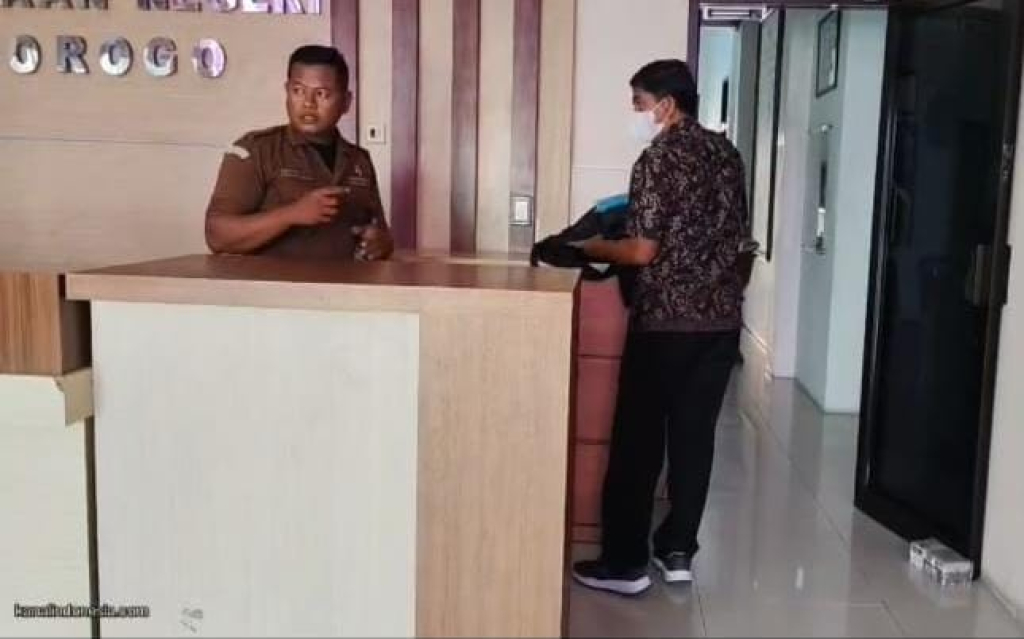 Pasca Mangkir karena Sakit, Eks Ketua DPRD Ponorogo Penuhi Panggilan Kejari Terkait Kasus Tunjangan Perumahan