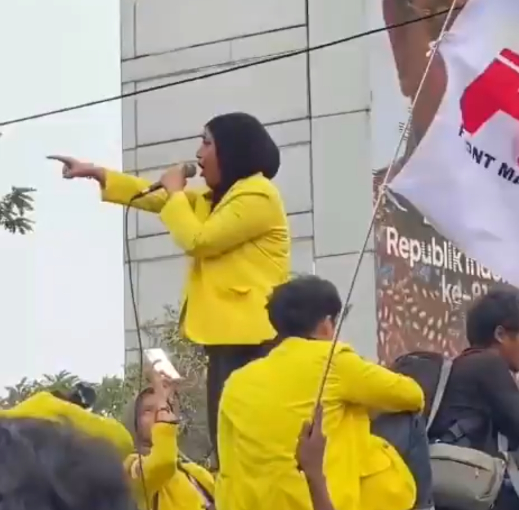 Pimpin BEM UI Demo, Fathimah Teriakkan 8 Tuntutan yang Harus Dipenuhi Pemerintah