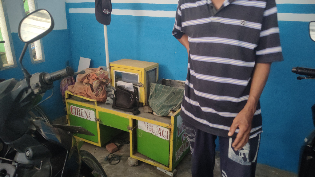 Di Balik Gemerlap Muktamar NU ke-35, Pedagang Pentol Kecil Harus Gigit Jari