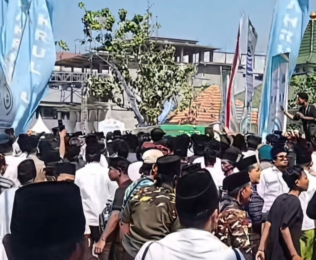 Muktamar NU-35 di Jombang Ricuh, Ratusan Massa Gruduk Arena Pleno Desak Pimpinan Sidang Diganti