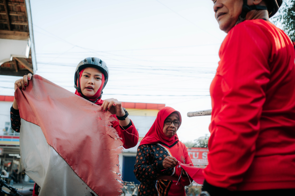 Sambut HUT ke-81 RI, DHC BPK 45 Kota Madiun Ganti Bendera Kusam dan Robek Saat Gowes