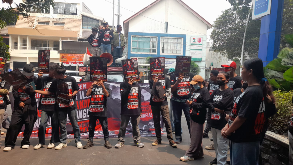 Ratusan Massa Demo di Kejagung dan Kemenkum, Arahan Presiden Prabowo: Usut Ilegal Mining Nikel Rp7,2 Triliun