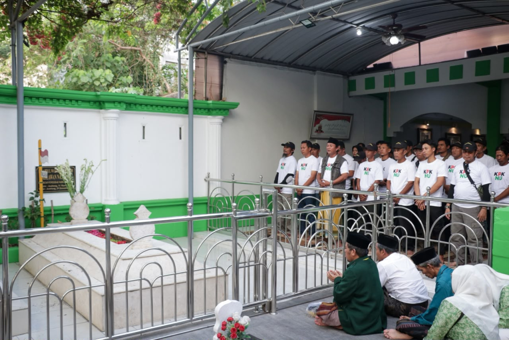 Kiai Tain Disomasi Rais Aam PBNU Dukungan Nahdliyin Menggema dari Makam Mbah Wahab