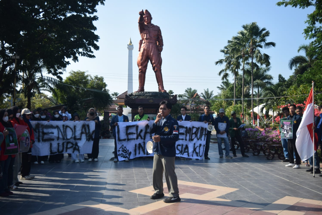 Kenang Setahun Meninggalnya Affan Kurniawan, Aliansi BEM Madiun Gelar Aksi “Mentirakati Indonesia”