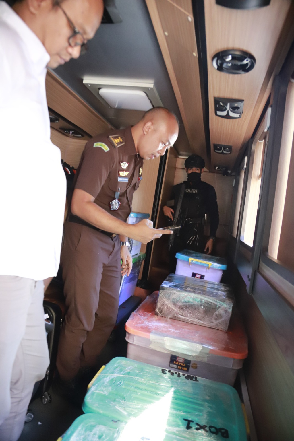 Jaksa Sita Rp6,17 Miliar dan Lebih dari 100 Kilogram Emas dalam Kasus TPPU Minerba Teddy Wijaya