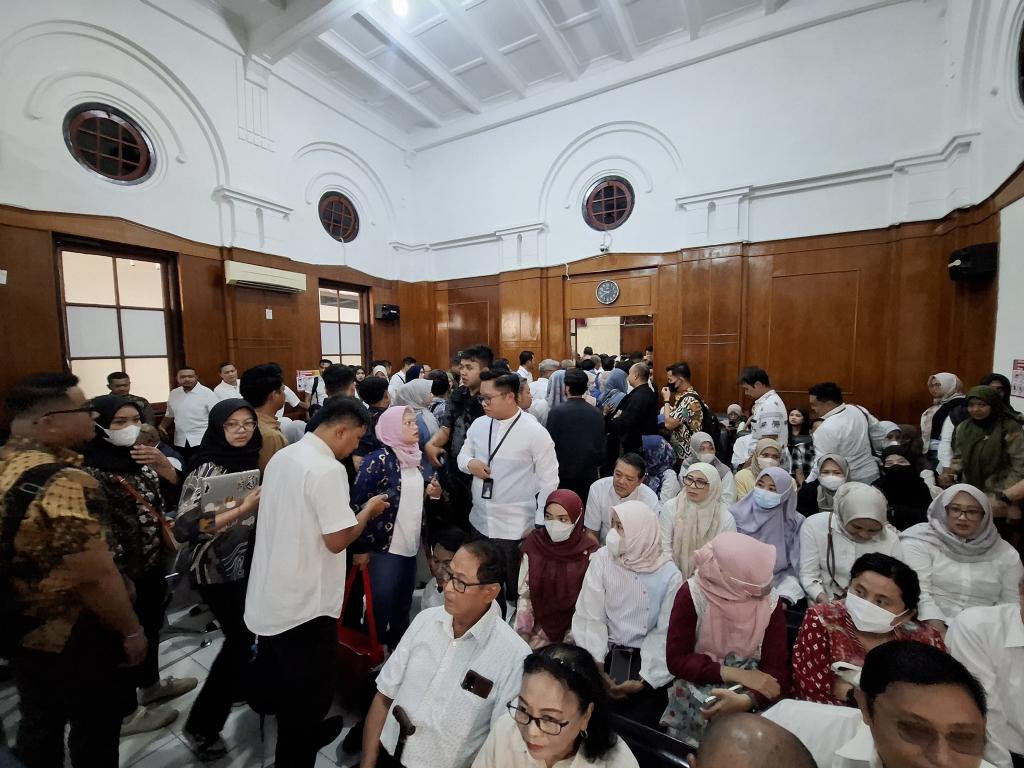 Digaji Negara, Ratusan Pegawai Pelindo Hadiri Sidang Rekan yang Jadi Terdakwa Korupsi