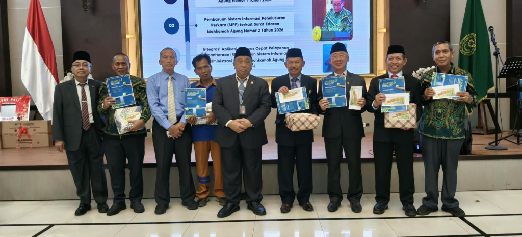 HUT RI dan HUT MA di PT Surabaya Perkuat Kekompakan Keluarga Besar Pengadilan